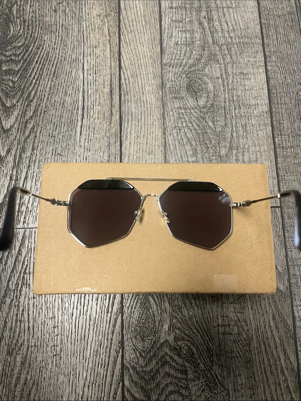 Cramilo Geometric Metal Frame Sunglasses with mirrored Lenses